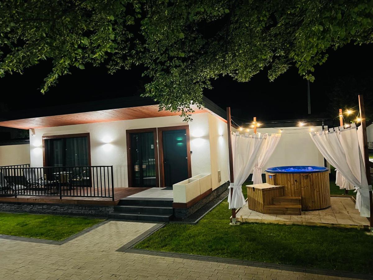 Wrzos Resort & Wellness **** Domki Caloroczne فينغييرسكا غوركا المظهر الخارجي الصورة